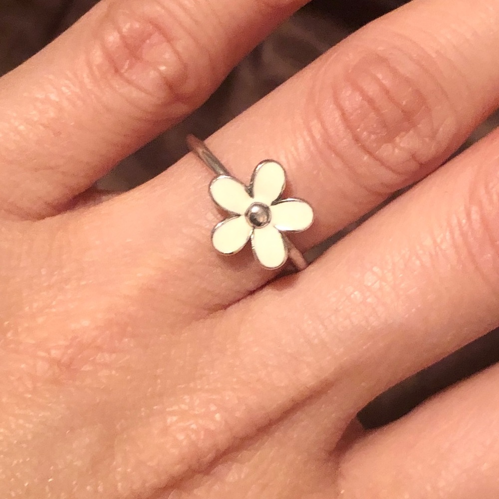 Pandora daisy ring size 5